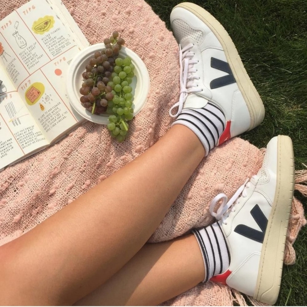 VEJA | V-10 Leather White Nautico Pekin Size 6